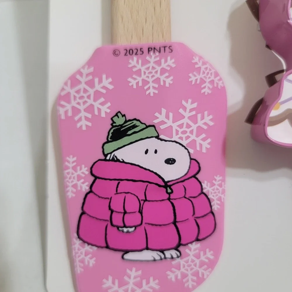 New 2025 Peanuts Snoopy Christmas Holiday 7 Piece Spatulas & Cookie‎ Cutters Set